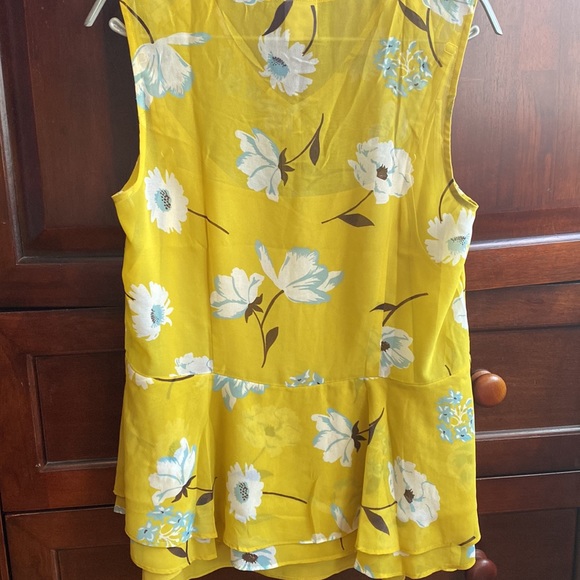 Cabi yellow floral top with liner - Picture 4 of 5